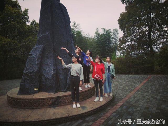 中秋国庆爬重庆圣灯山赏五洲园红叶