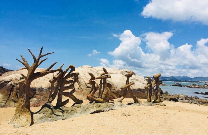 十月带你到海南的天涯海角感受温暖的海风