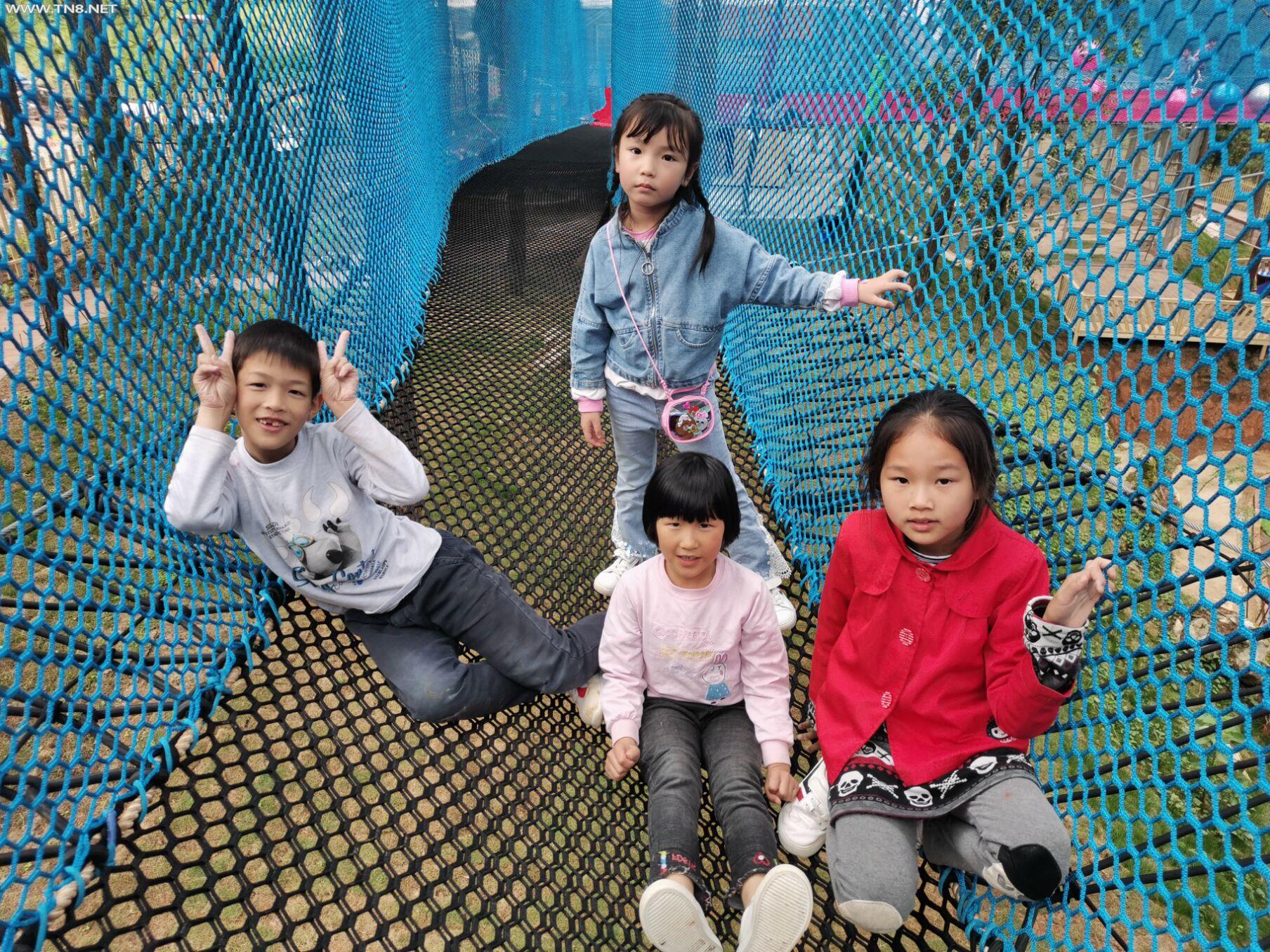重庆丰都有个新奇的“丛林部落”儿童乐园