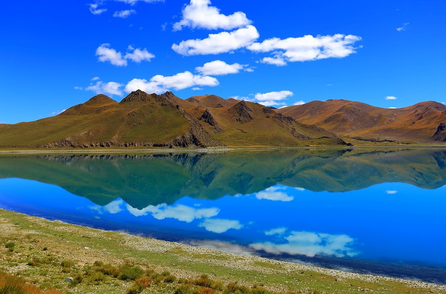 秋季旅游去哪?西藏羊卓雍措是个不错的地方