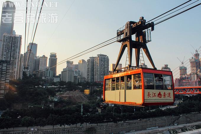 长江索道
来重庆旅游，一定要打卡特色交通工具——长江索道，体验山城的空中公共汽车