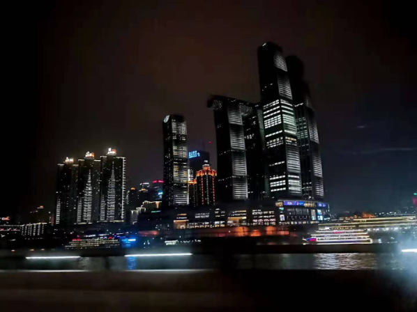 重庆夜景,一座获得中国十大夜经济影响力城市榜首的不夜城